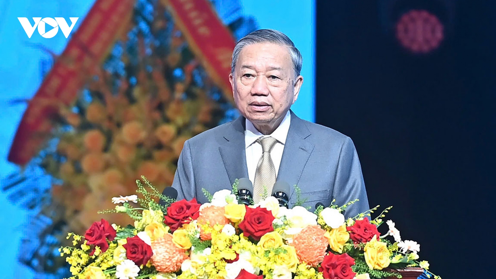 Party leader To Lam encourages women to strengthen role in society